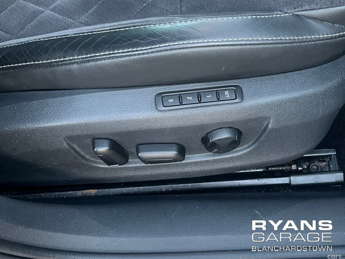 Skoda Superb Hatchback, Diesel, 2019, Grey