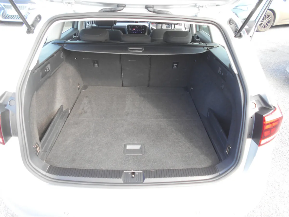 Volkswagen Passat Estate, Diesel, 2022, Silver