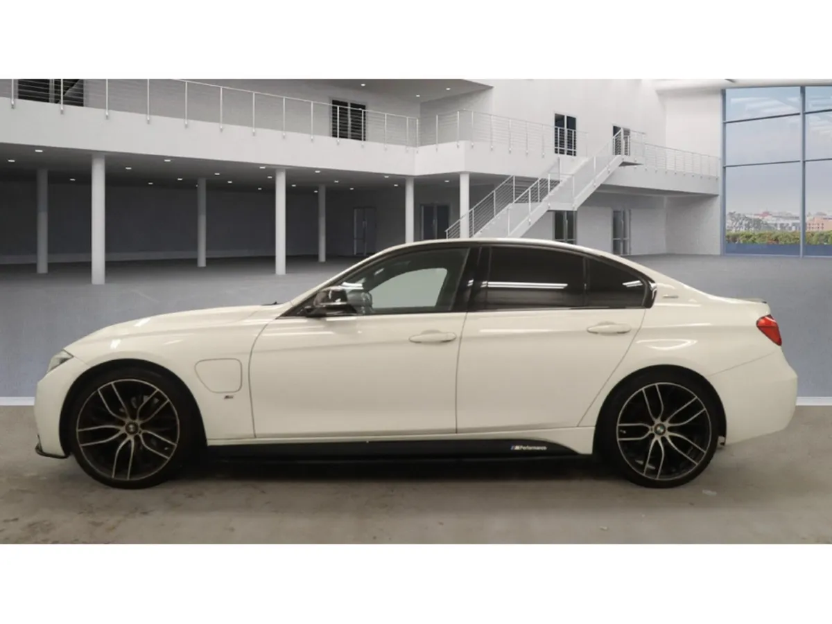 BMW 3-Series Saloon, Petrol Hybrid, 2016, White