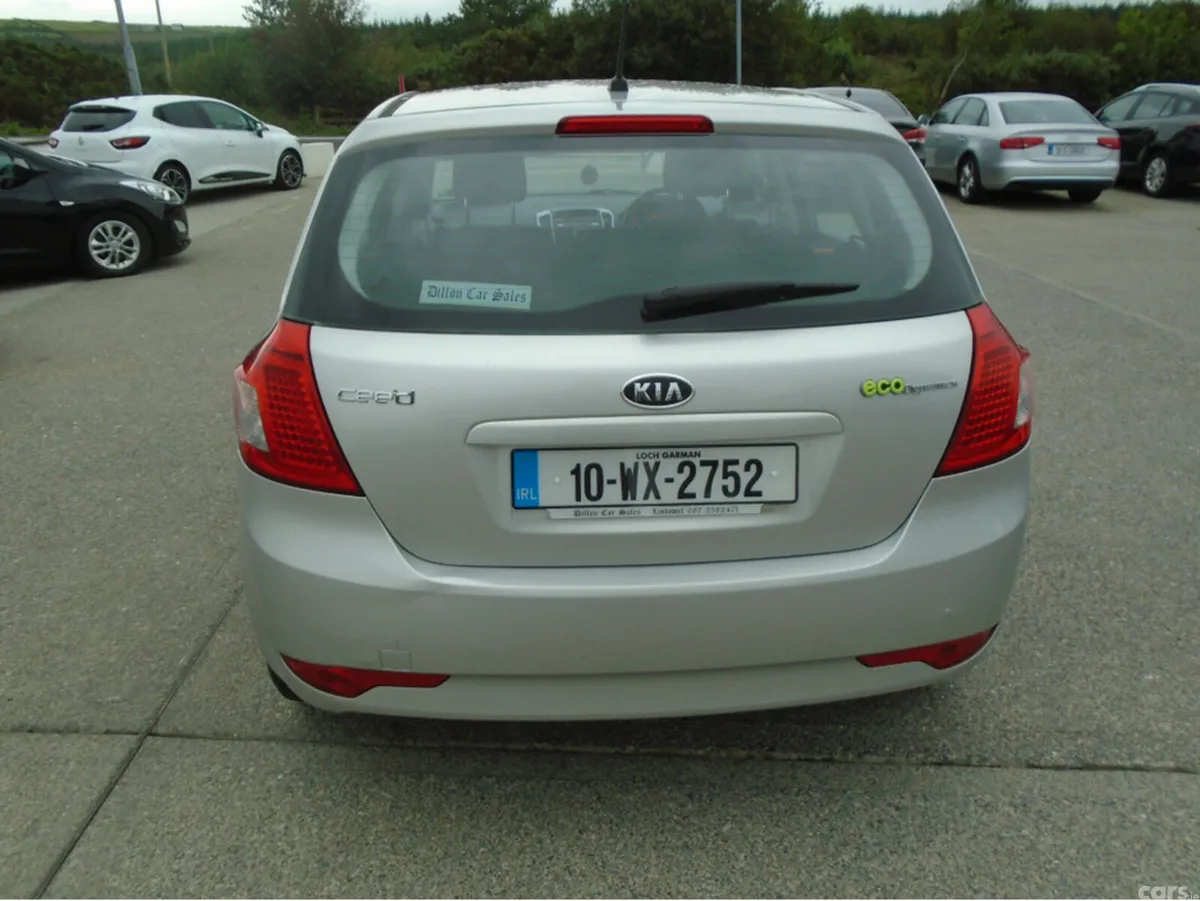 Kia Ceed Hatchback, Diesel, 2010, Silver