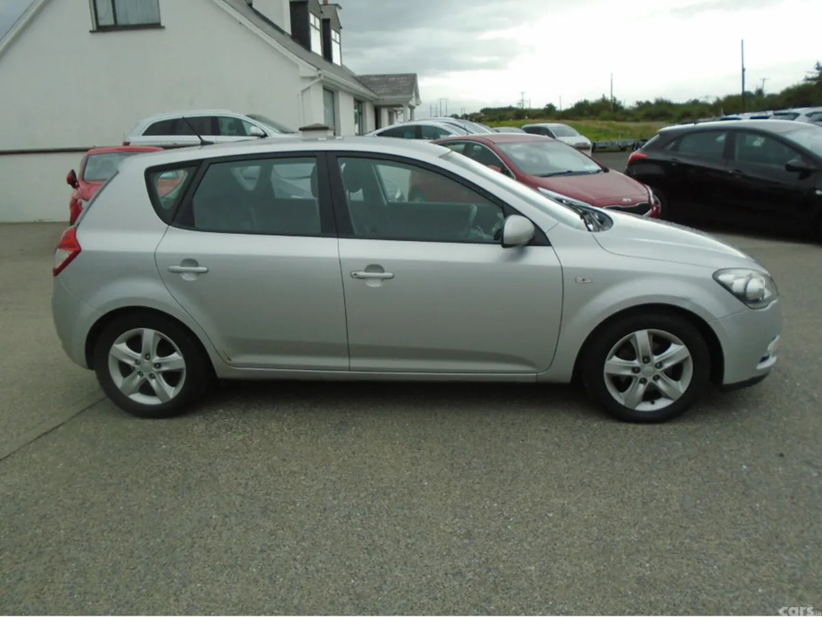 Kia Ceed Hatchback, Diesel, 2010, Silver