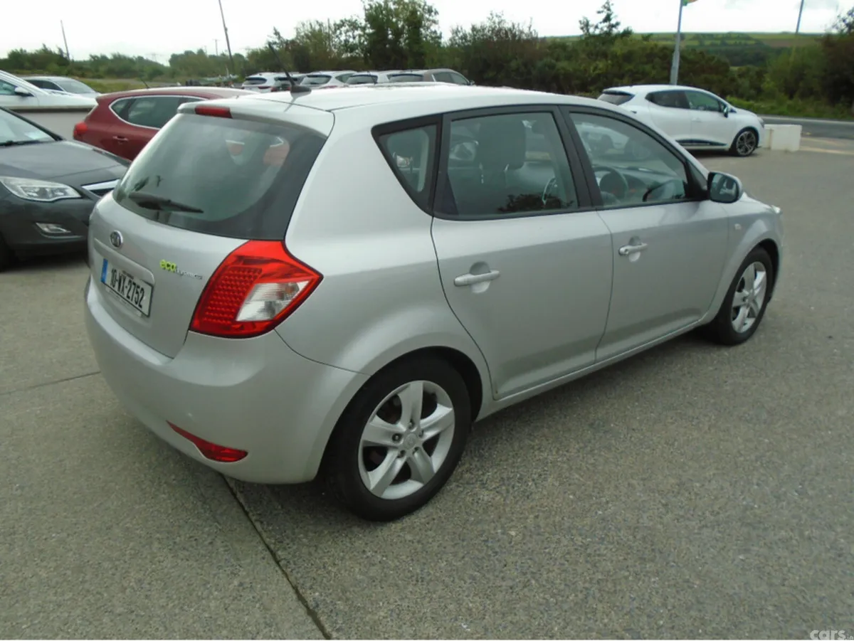 Kia Ceed Hatchback, Diesel, 2010, Silver