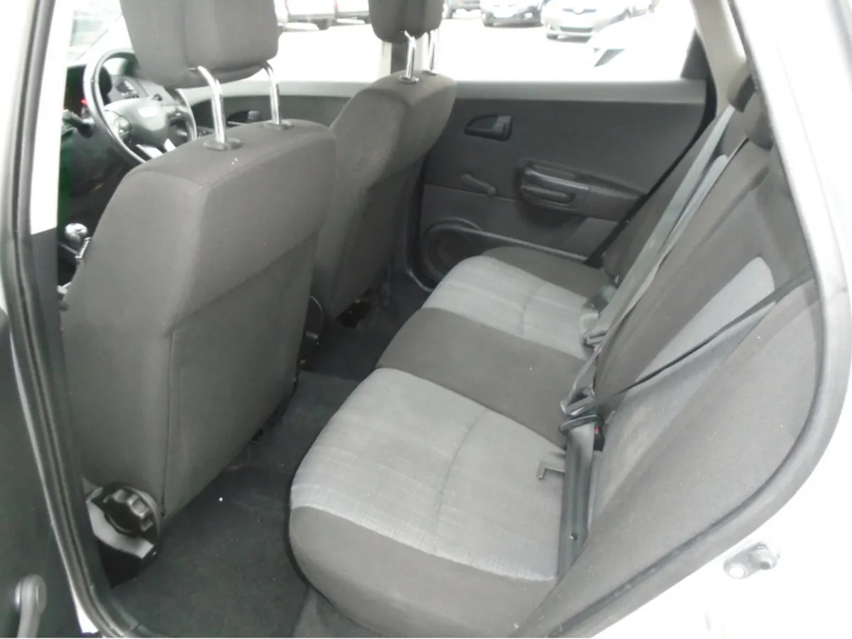 Kia Ceed Hatchback, Diesel, 2010, Silver