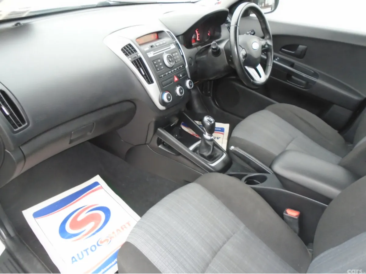 Kia Ceed Hatchback, Diesel, 2010, Silver