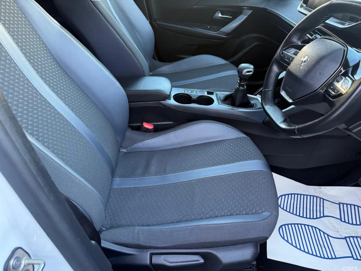 Peugeot 2008 Hatchback, Petrol, 2020, White