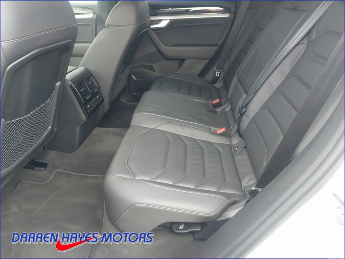Volkswagen Touareg MPV, Diesel, 2022, White