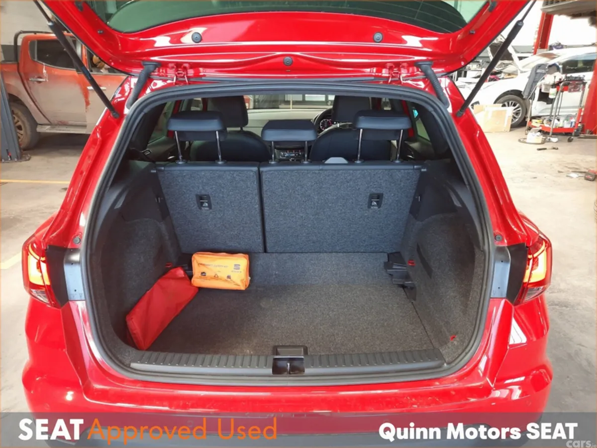 SEAT Arona Hatchback, Petrol, 2021, Red