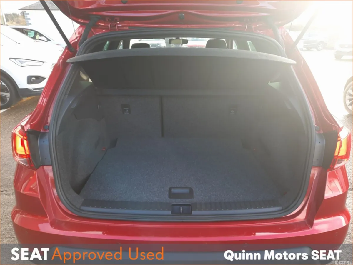 SEAT Arona Hatchback, Petrol, 2021, Red