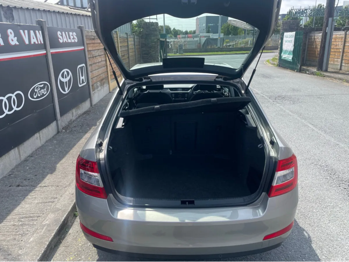 Skoda Octavia Hatchback, Diesel, 2016, Beige