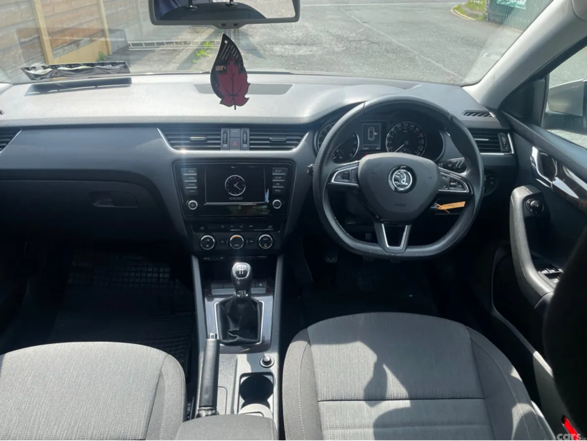 Skoda Octavia Hatchback, Diesel, 2016, Beige