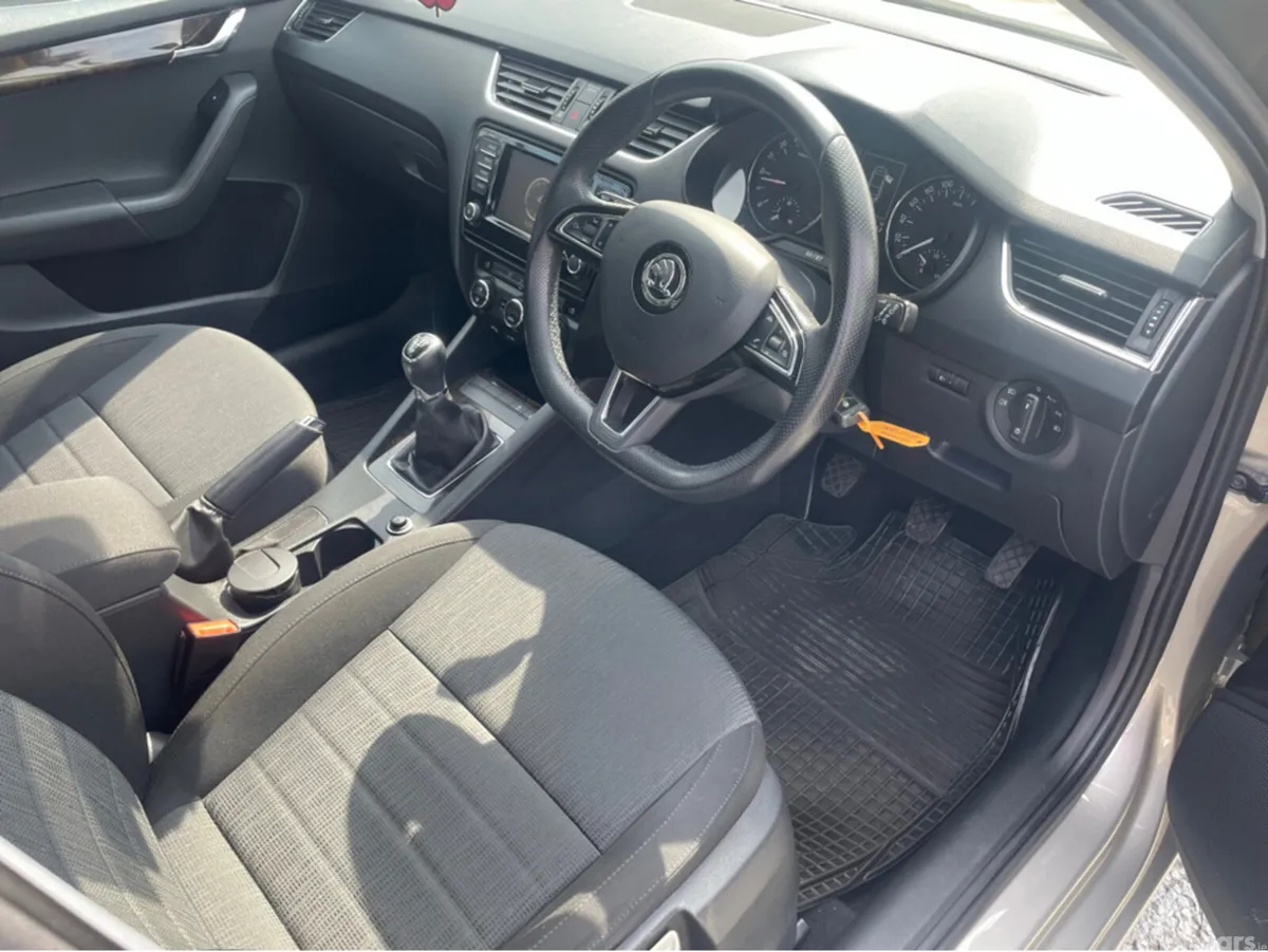 Skoda Octavia Hatchback, Diesel, 2016, Beige