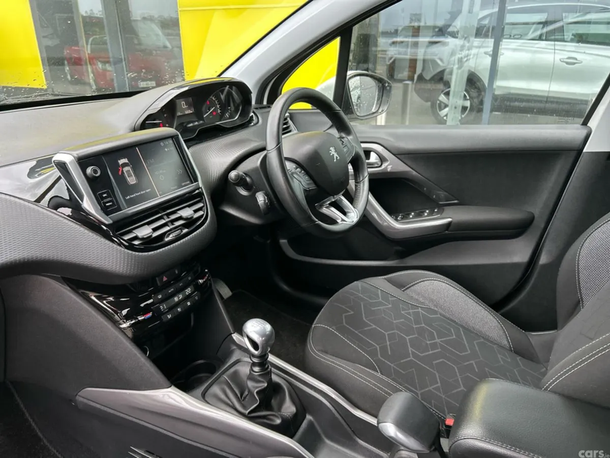 Peugeot 2008 Hatchback, Diesel, 2020, White