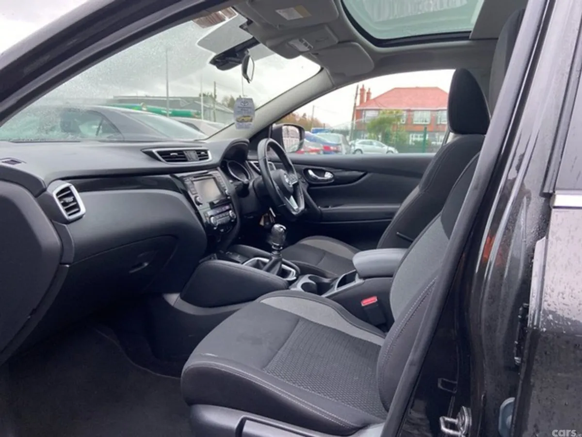 Nissan Qashqai MPV, Petrol, 2021, Black