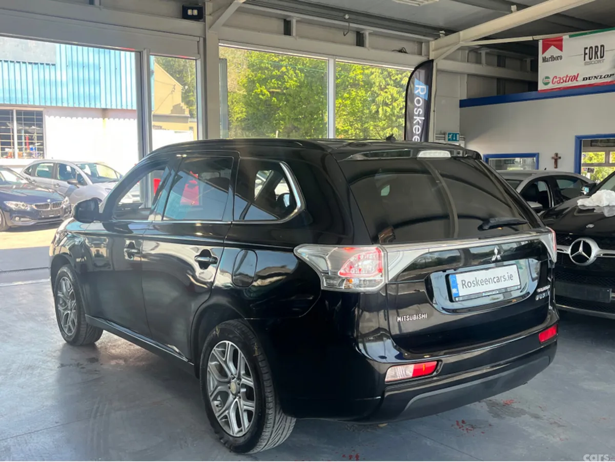 Mitsubishi Outlander Estate, Petrol Plug-in Hybrid, 2015, Black