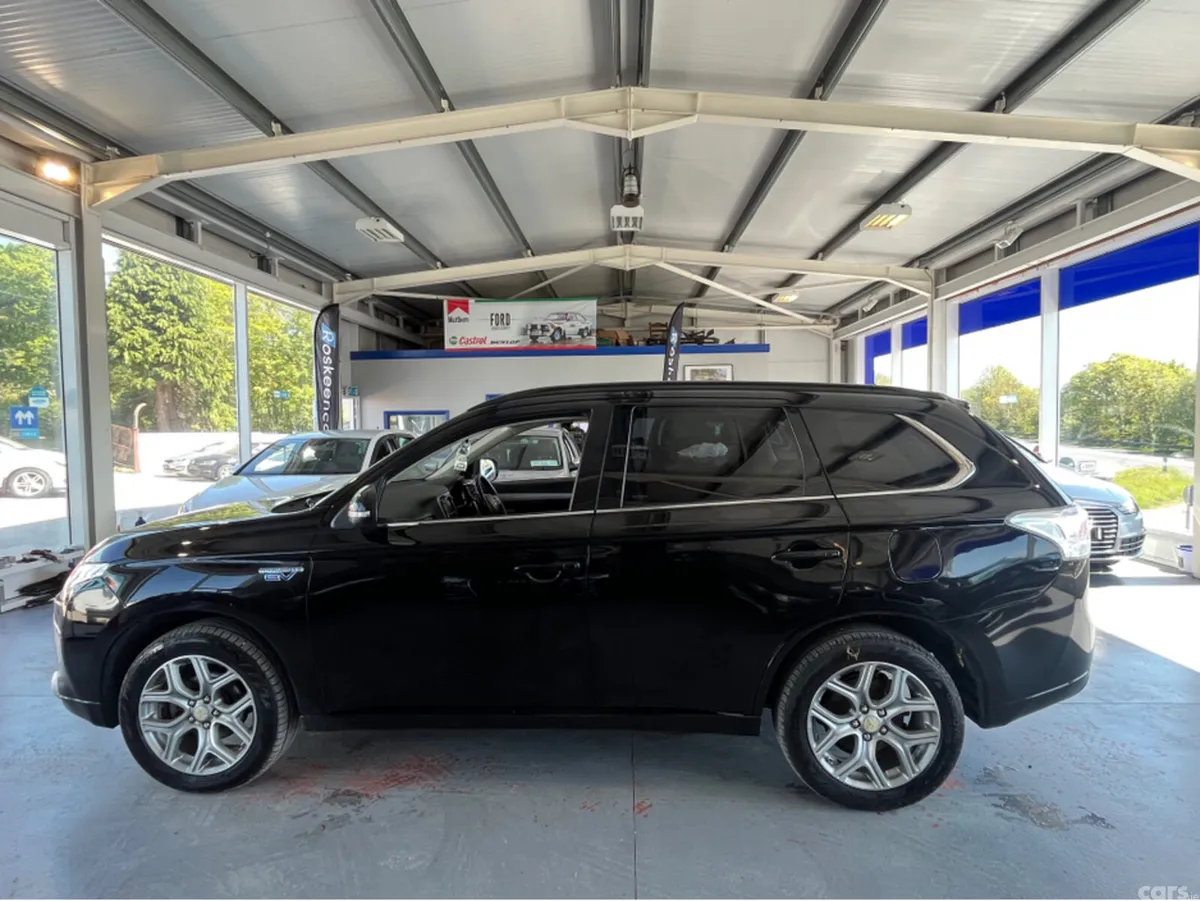Mitsubishi Outlander Estate, Petrol Plug-in Hybrid, 2015, Black