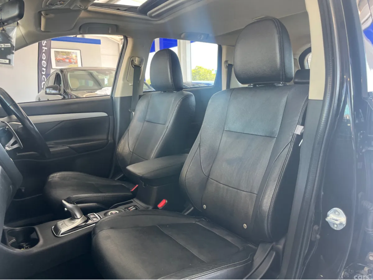 Mitsubishi Outlander Estate, Petrol Plug-in Hybrid, 2015, Black