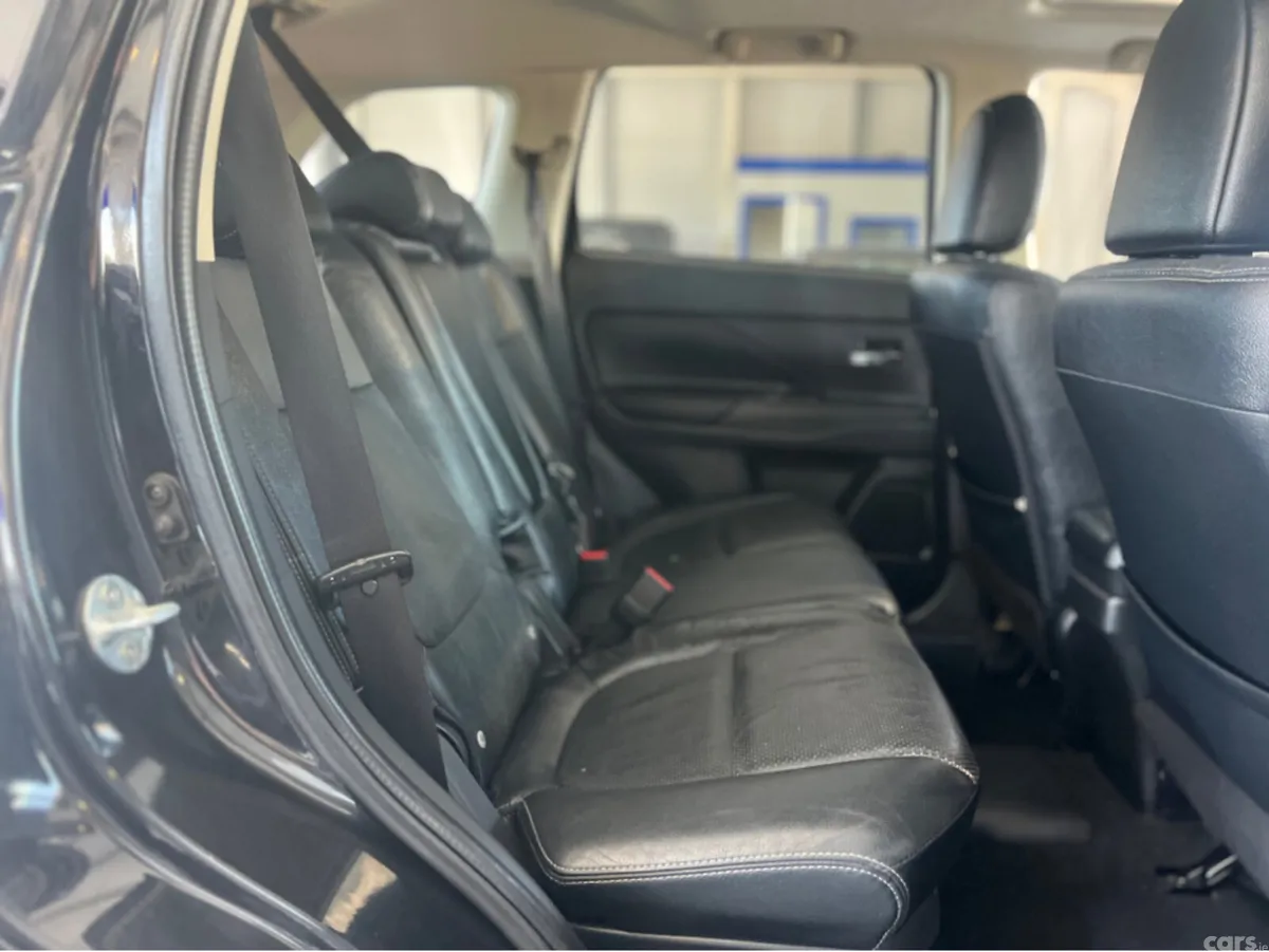 Mitsubishi Outlander Estate, Petrol Plug-in Hybrid, 2015, Black