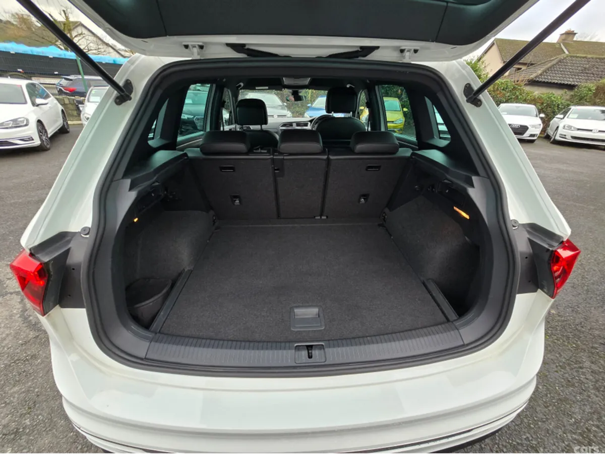 Volkswagen Tiguan MPV, Petrol, 2018, White