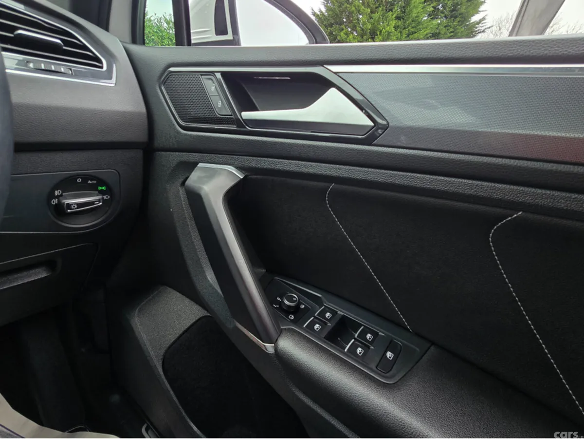 Volkswagen Tiguan MPV, Petrol, 2018, White