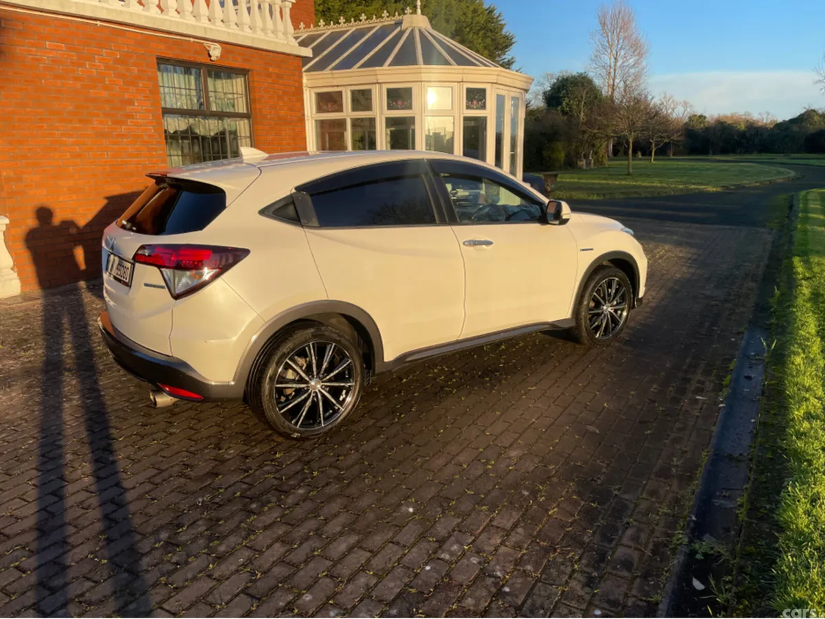 Honda Vezel MPV, Petrol Hybrid, 2015, White