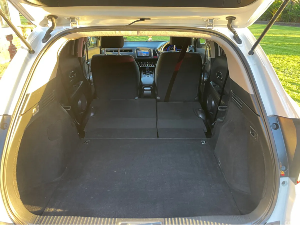 Honda Vezel MPV, Petrol Hybrid, 2015, White