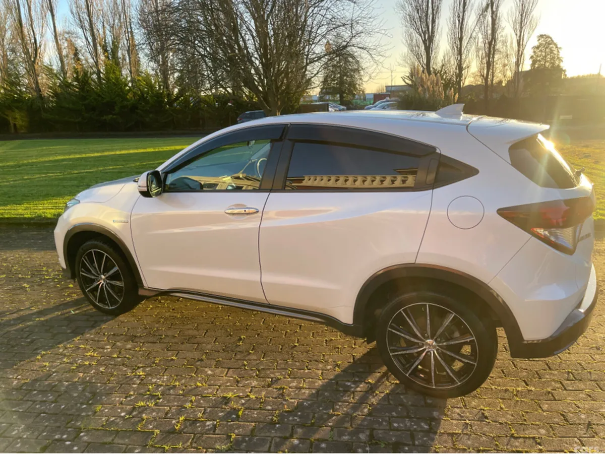 Honda Vezel MPV, Petrol Hybrid, 2015, White