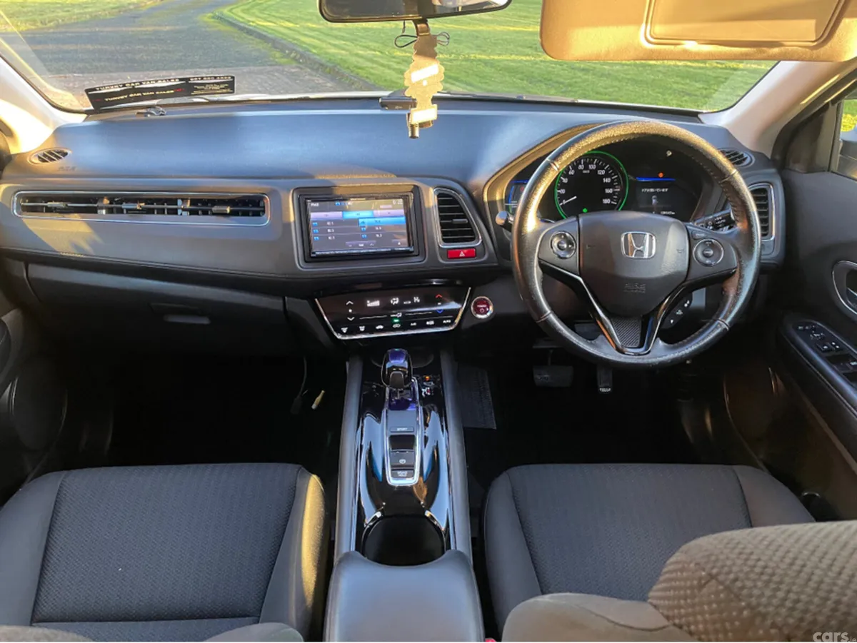 Honda Vezel MPV, Petrol Hybrid, 2015, White