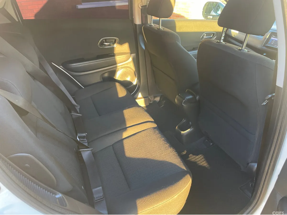 Honda Vezel MPV, Petrol Hybrid, 2015, White