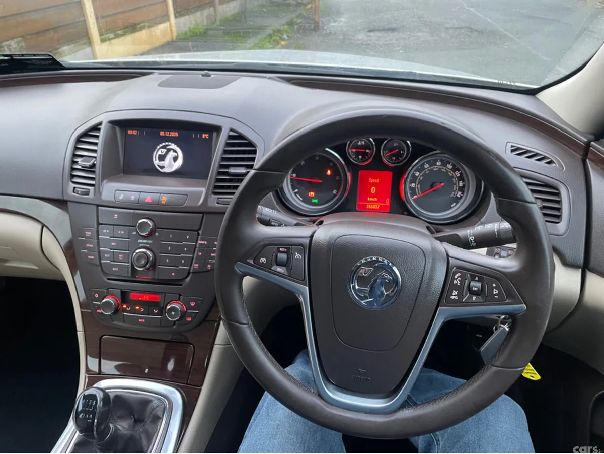 Vauxhall Insignia Hatchback, Diesel, 2010, Silver