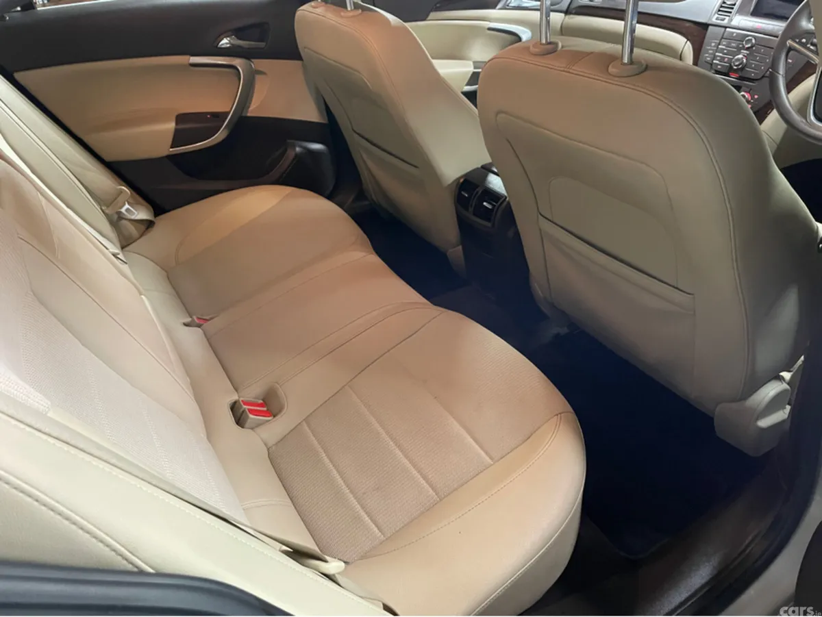Vauxhall Insignia Hatchback, Diesel, 2010, Silver