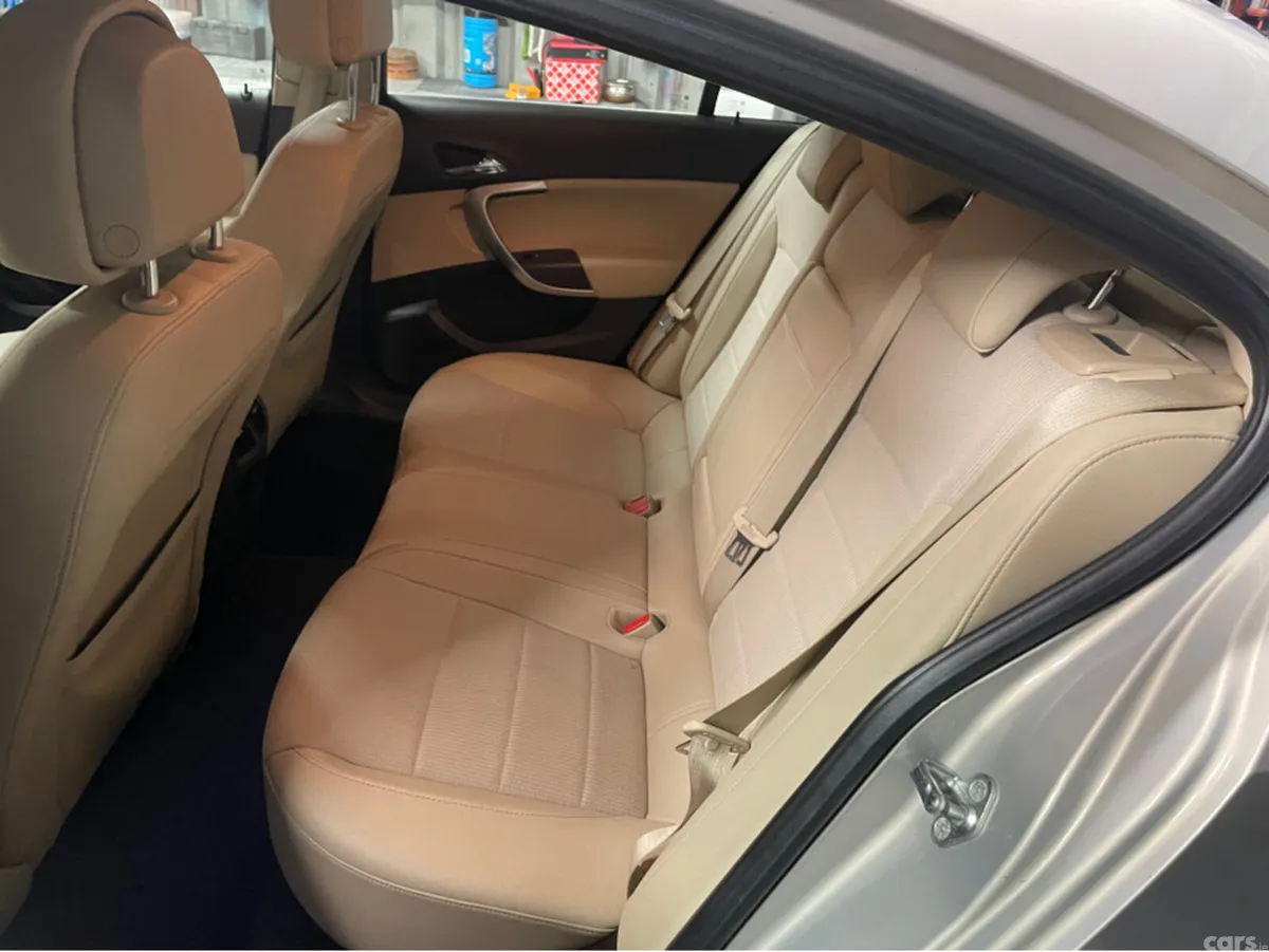 Vauxhall Insignia Hatchback, Diesel, 2010, Silver