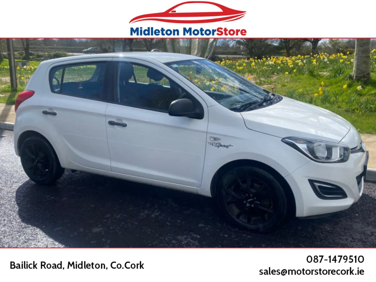 Hyundai i20 Hatchback, Petrol, 2014, White