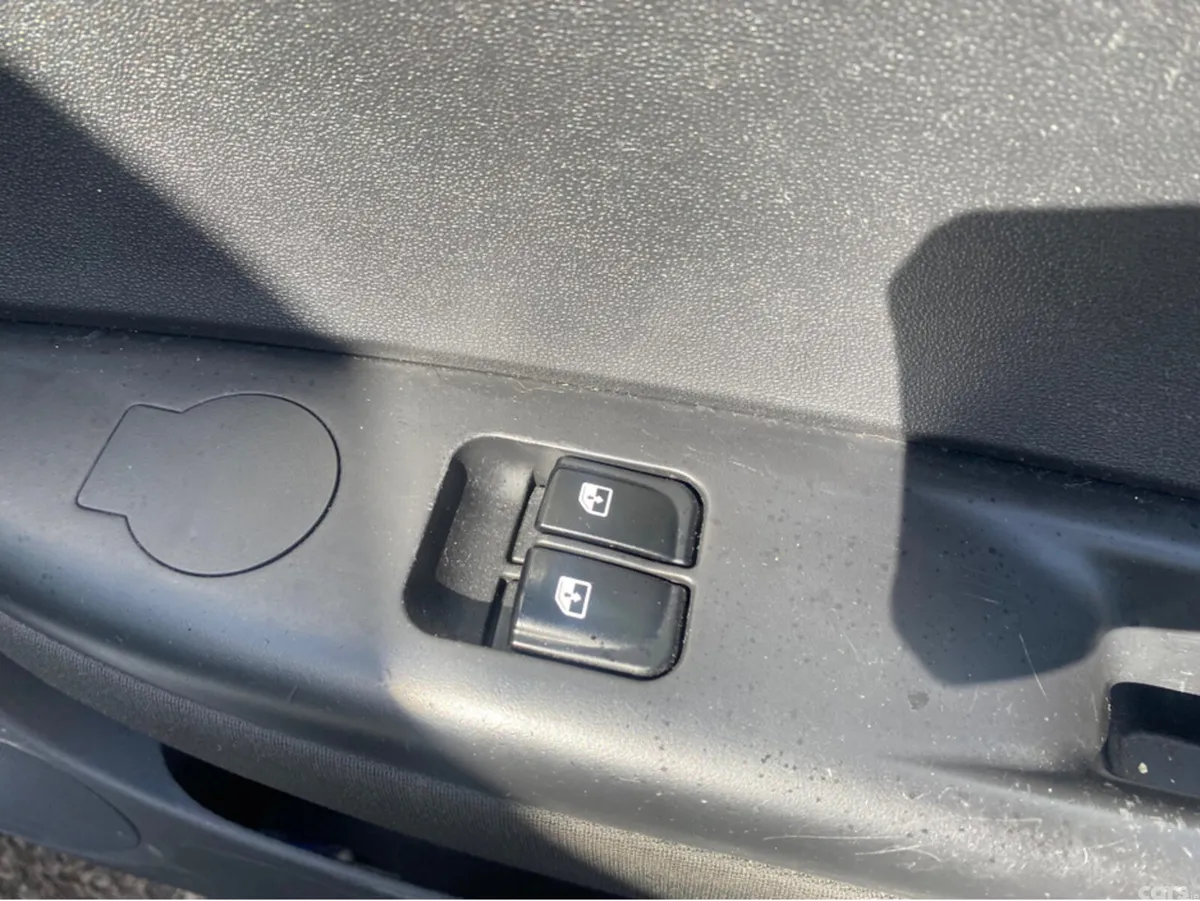 Hyundai i20 Hatchback, Petrol, 2014, White