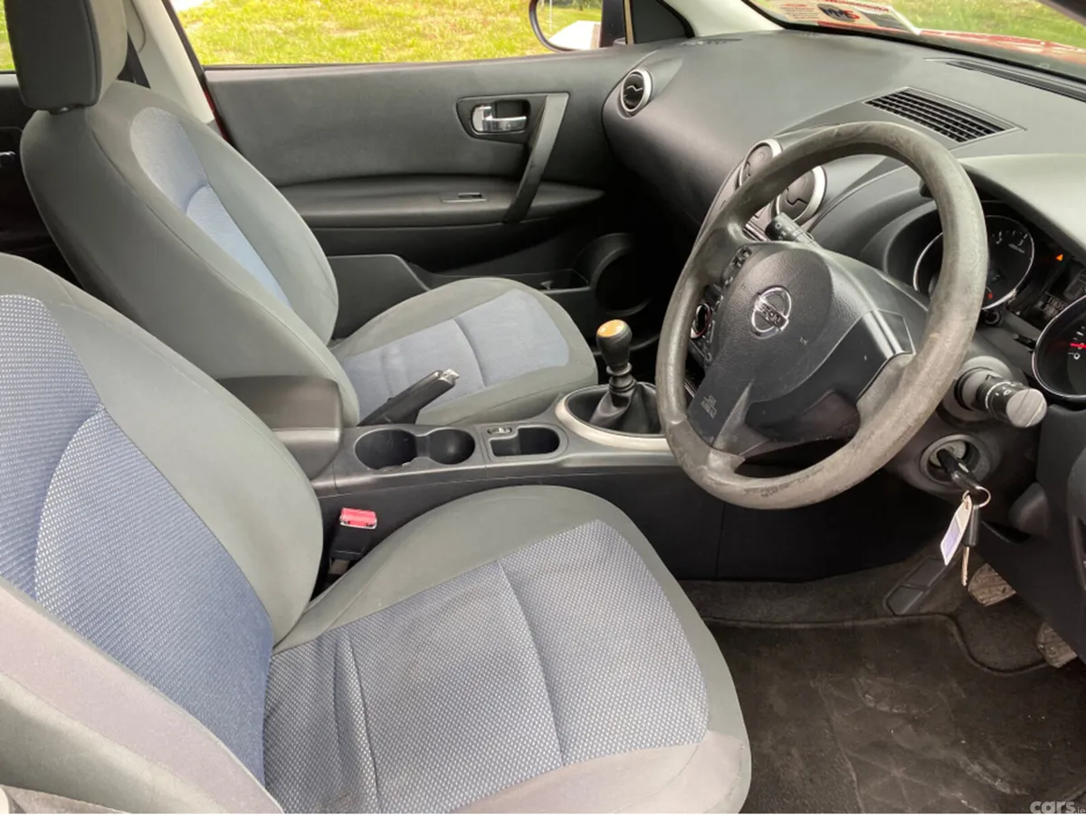 Nissan Qashqai+2 Hatchback, Diesel, 2011, Red