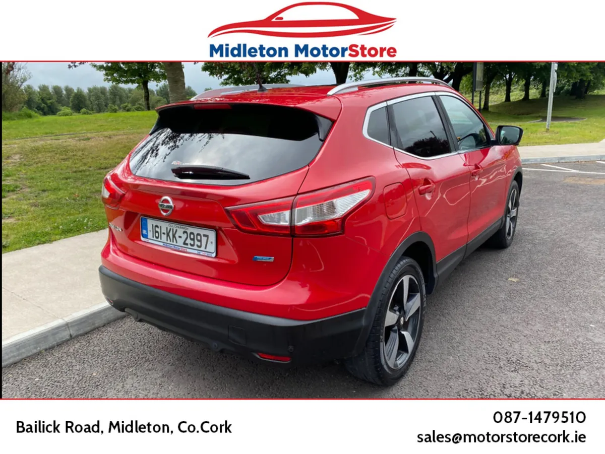 Nissan Qashqai Hatchback, Diesel, 2016, Red
