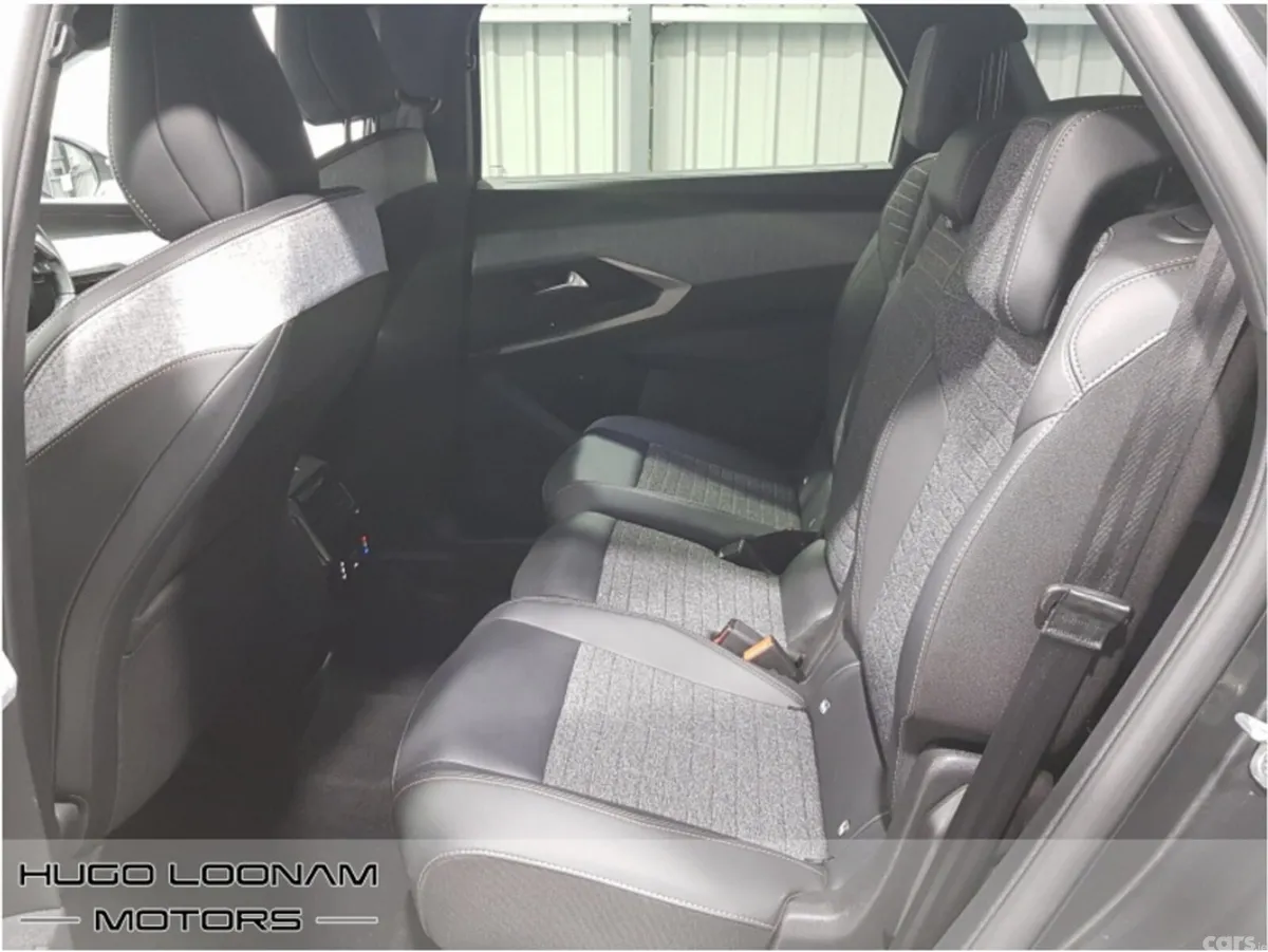 Peugeot 5008 MPV, Petrol, 2025, Grey
