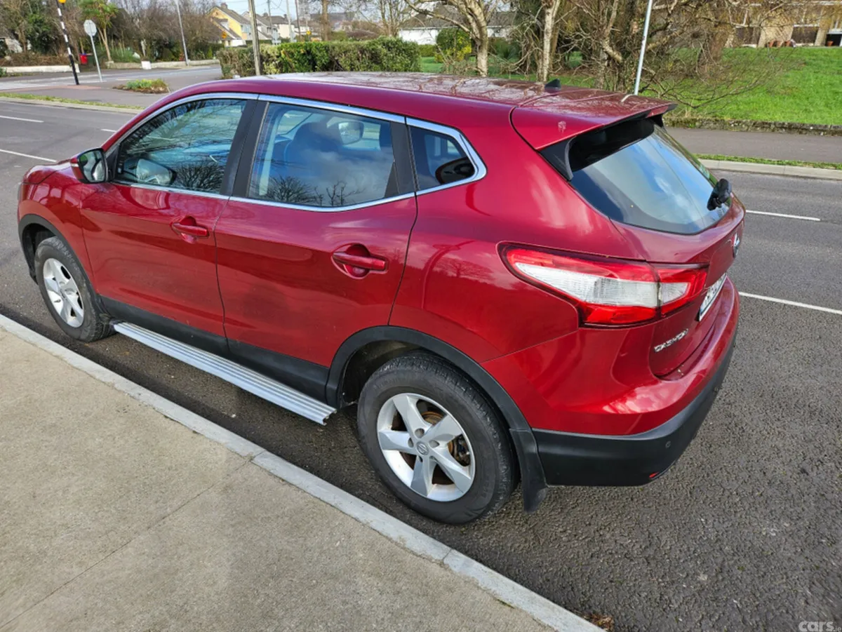 Nissan Qashqai MPV, Petrol, 2014, Red