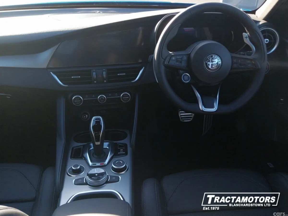 Alfa Romeo Giulia Saloon, Petrol, 2026, Blue