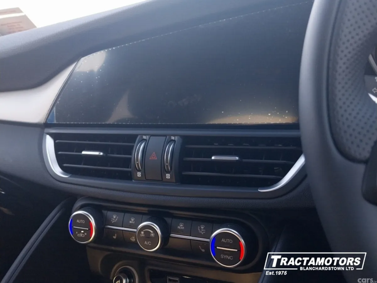 Alfa Romeo Giulia Saloon, Petrol, 2026, Blue