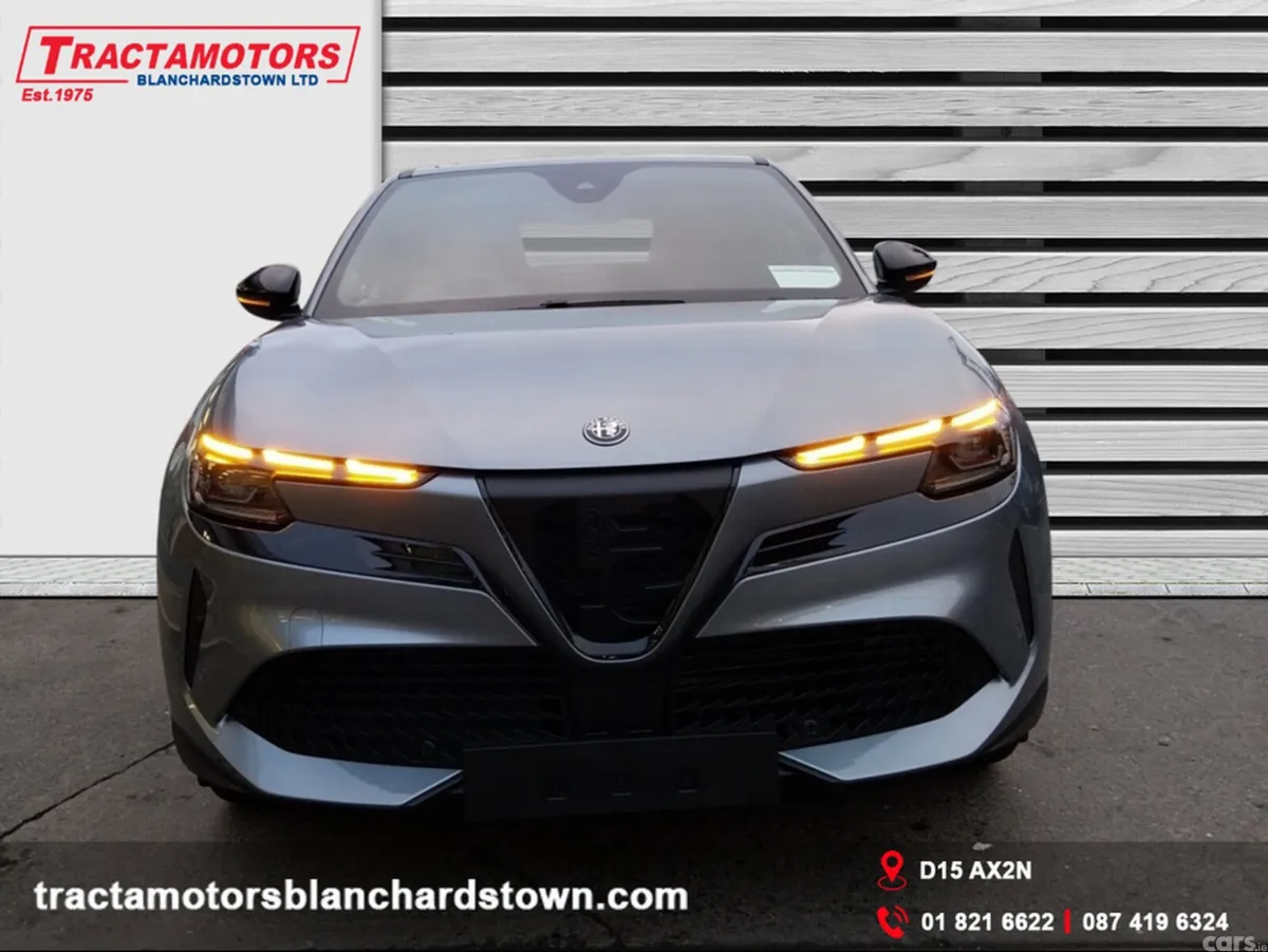 Alfa Romeo Junior Hatchback, Electric, 2025, Grey