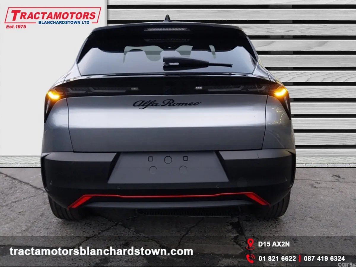 Alfa Romeo Junior Hatchback, Electric, 2025, Grey