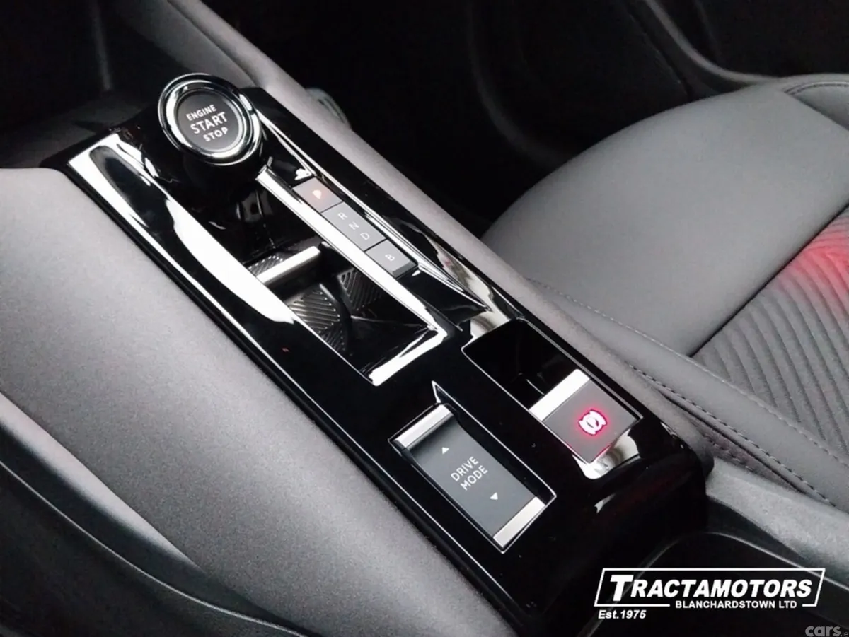 Alfa Romeo Junior Hatchback, Electric, 2025, Grey