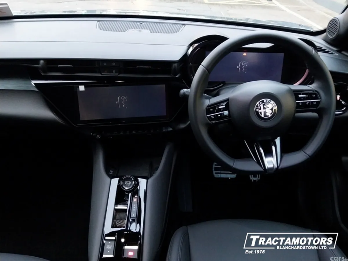 Alfa Romeo Junior Hatchback, Electric, 2025, Grey