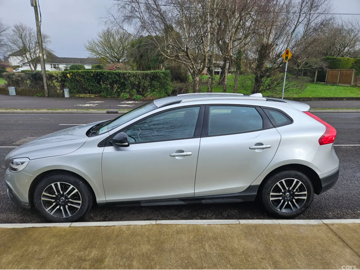 Volvo V40 Hatchback, Diesel, 2018, Grey