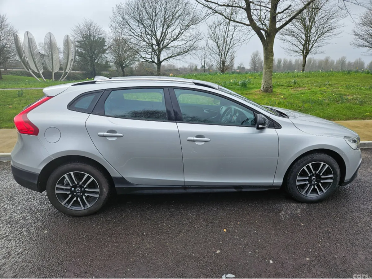 Volvo V40 Hatchback, Diesel, 2018, Grey