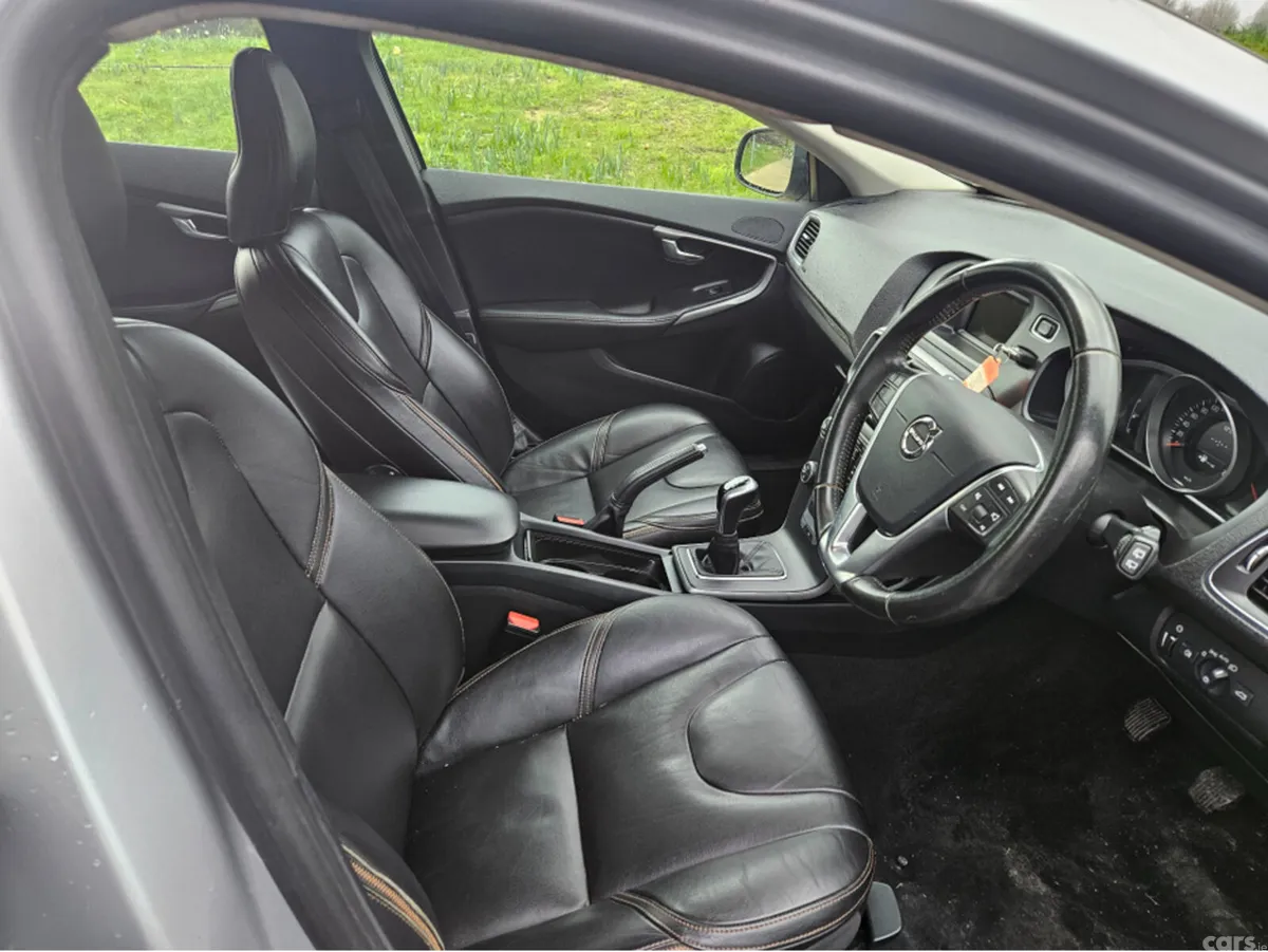 Volvo V40 Hatchback, Diesel, 2018, Grey