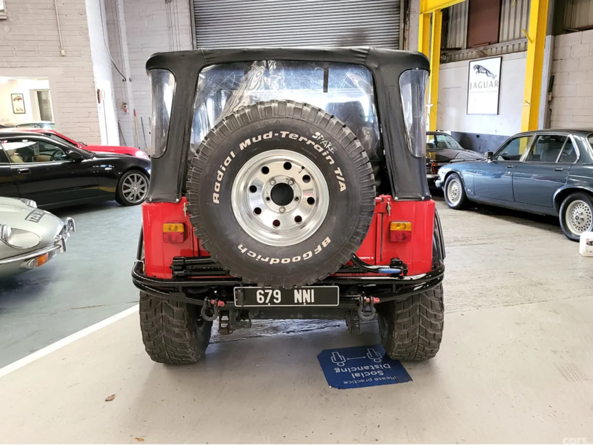 Jeep Renegade SUV, Petrol, 1975, Red