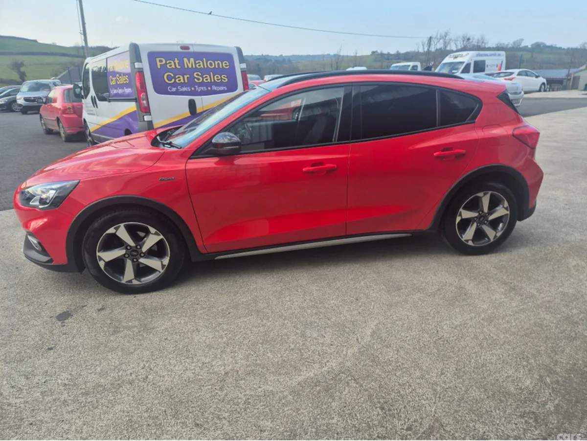Ford Focus Hatchback, Diesel, 2021, Red
