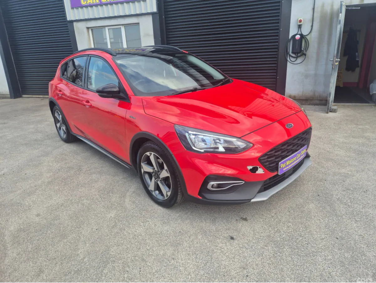 Ford Focus Hatchback, Diesel, 2021, Red