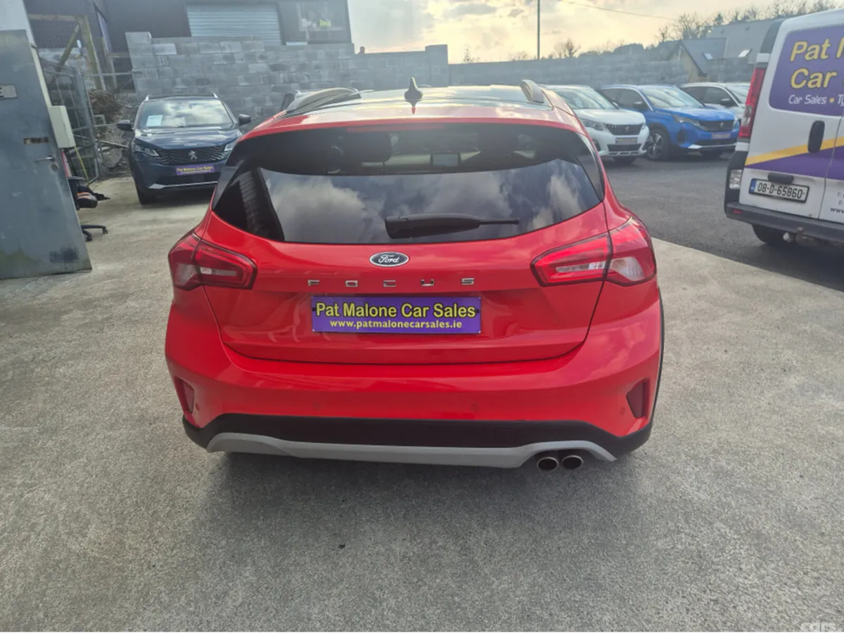 Ford Focus Hatchback, Diesel, 2021, Red